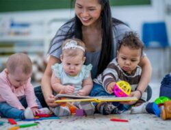 5 Hal yang Perlu Diperhatikan Orang Tua Sebelumnya Titipkan Anak Hingga Daycare