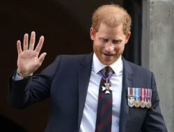 Perdebatan Kerajaan, Pangeran Harry Menolak Tawaran Raja Charles Menginap Di Istana Di Di London