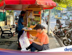 Zita Anjani Makan Bubur Kaki Lima hingga Jago Ngulek Sambal