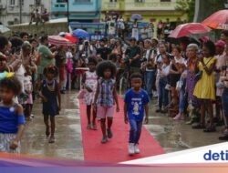 Lenggak-lenggok Peragaan Busana dan Rambut Kribo Afro Ke Kuba