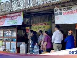 Renyah Gurih Bakso Gobar Topping Tetelan yang Diantre Panjang