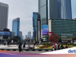 Sambut Tahun Terbaru Ke Bundaran HI Bersama 800 Drone dan Kembang Api