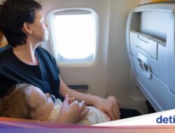 Memangku Anak Pada Naik Pesawat Itu Ternyata Berisiko Besar