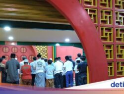 Menilik Khidmatnya Salat Tarawih Hingga Masjid Berarsitektur Tionghoa Hingga Bandung