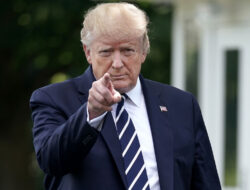 Donald Trump Pastikan HP dan Produk Elektronik Tak Akansegera Bebas Bersama Tarif Mutakhir