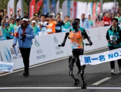 Mesin Otomatis Bergabung Didalam Manusia Untuk Lomba Maraton Hingga Beijing