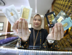 Harga Emas Antam Anjlok Rp27.000, Kini Rp1.926.000 per Gram