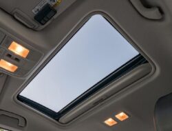 Viral Bocil Nongol Di Sunroof, Polisi Tegur Sopir Pajero Sport