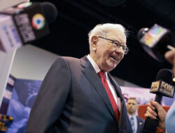 Tarif Trump Bikin Banyak Bursa Saham Ambruk, Warren Buffett: Bukan Apa-apa