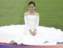 Potret Cantik Shanna Shannon Pada Dapat Kue Ultah hingga Santai Ke Kafe