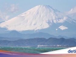 Dua Turis AS Mendaki Ilegal Di Gunung Fuji, Berujung Hipotermia dan Tersesat