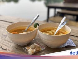 Nikmatnya Makan Seblak Prasmanan Spesial Bersama 'View' Danau
