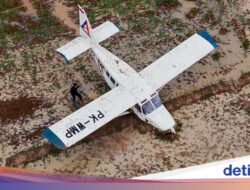 Pesawat Mendarat Darurat Di Ditengah Sawah Karawang, Ini Dugaan Penyebabnya