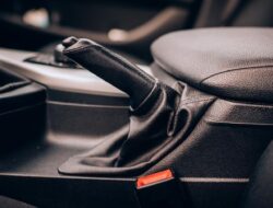 Cara Tepat Gunakan Rem Tangan