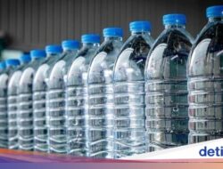 Sering Minum Air Kemasan? Waspada Paparan Mikroplastik!