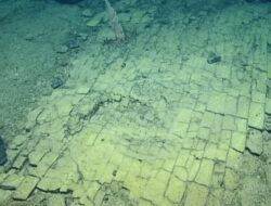 Susunan Bata Kuno Ditemukan Ke Dasar Laut, Dipercaya Jalan Ke Dimensi Lain