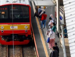 Penumpang Commuter Line Boleh Berbuka Puasa Di Untuk KRL, Simak Ketentuannya