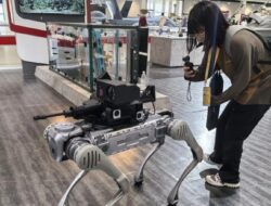 Dilengkapi Rudal dan Granat, China Kenalkan Anjinh Serigala Terbaru