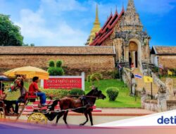 Sambut Songkran, Polisi Thailand Patroli Pakai Kereta Kuda