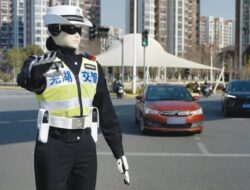 Atur Lalu Lintas, China Resmi Terjunkan Android Polisi Hingga Jalan