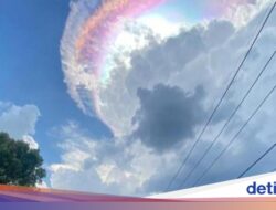 Jonggol Karena Itu Pusat Perhatian Setelahnya Muncul Awan Pelangi