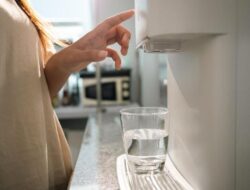 Nggak Semuanya Sehat, Begini Ciri-ciri Air Minum yang Aman Dikonsumsi