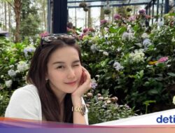 Senyum Manis Ayu Ting Ting Di Liburan Ke Orchid Forest Cikole