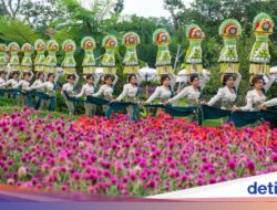 Parade Karyaseni Kekayaan Budaya Dunia Warnai Taman Bunga The Blooms Tabanan