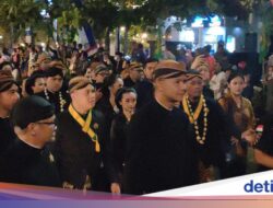 Pria Berkebaya Di Kirab 1 Suro, Mangkunegaran Tidak Beri Izin