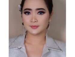 Vega Darwanti Pilih Rawat Ibunda Sendiri Tanpa Suster Pada Sakit
