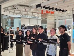 Toko Aktivitasfisik Mutakhir Di Plaza Senayan Hadirkan Prototipe Ritel Sebagai Olahragawan