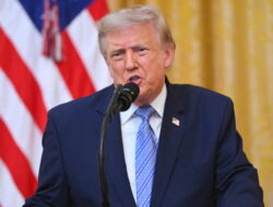Trump Tunda Tarif Produk Impor 50% Ke Kanada Ke Menit Terakhir, Ada Apa?