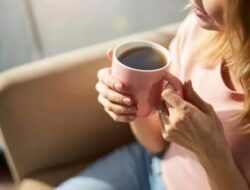 Ahli Ungkap Manfaat Minum Air Putih Sebelumnya Minuman Kafein Hingga Pagi Hari