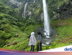 2 Jam Jalan Kaki Hingga Curug Cileat, Hadiahnya Air Terjun Raksasa Ke Ditengah Hutan Subang